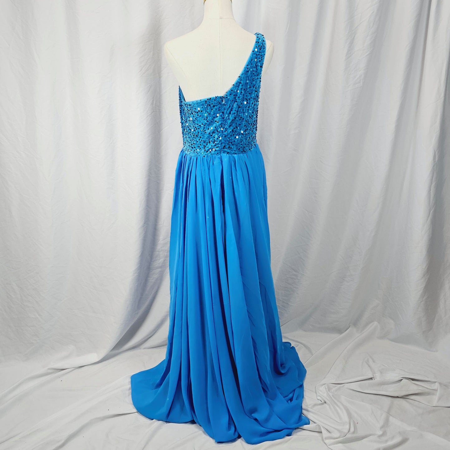 Dazzling Oceanic Sequin Gown with Show-Stopping Flow
