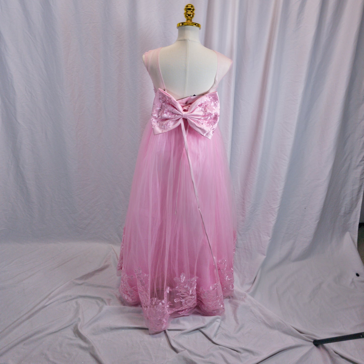 Dazzling Pink Tulle Dress with Bold Bow for Enchanting Affairs