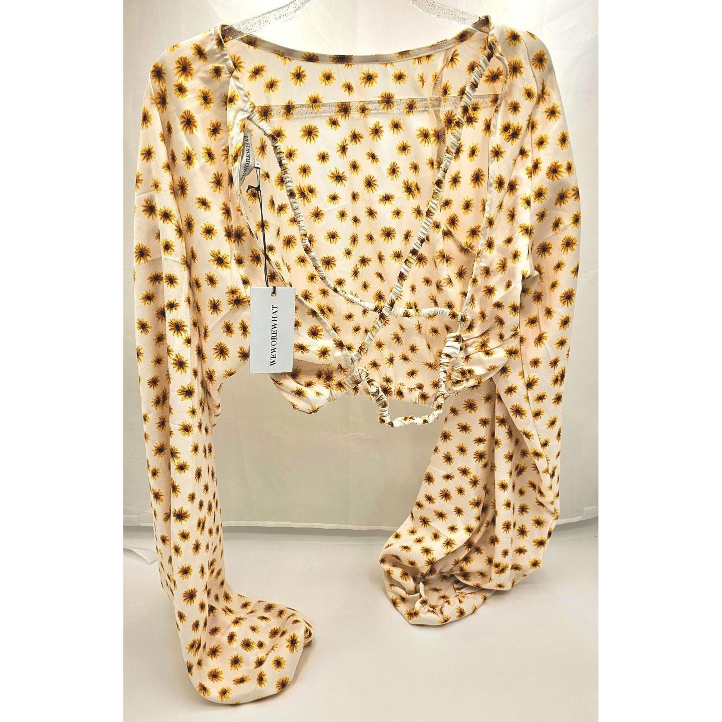 Billow Sleeved Daisy Delight Long Sleeve Crop Top