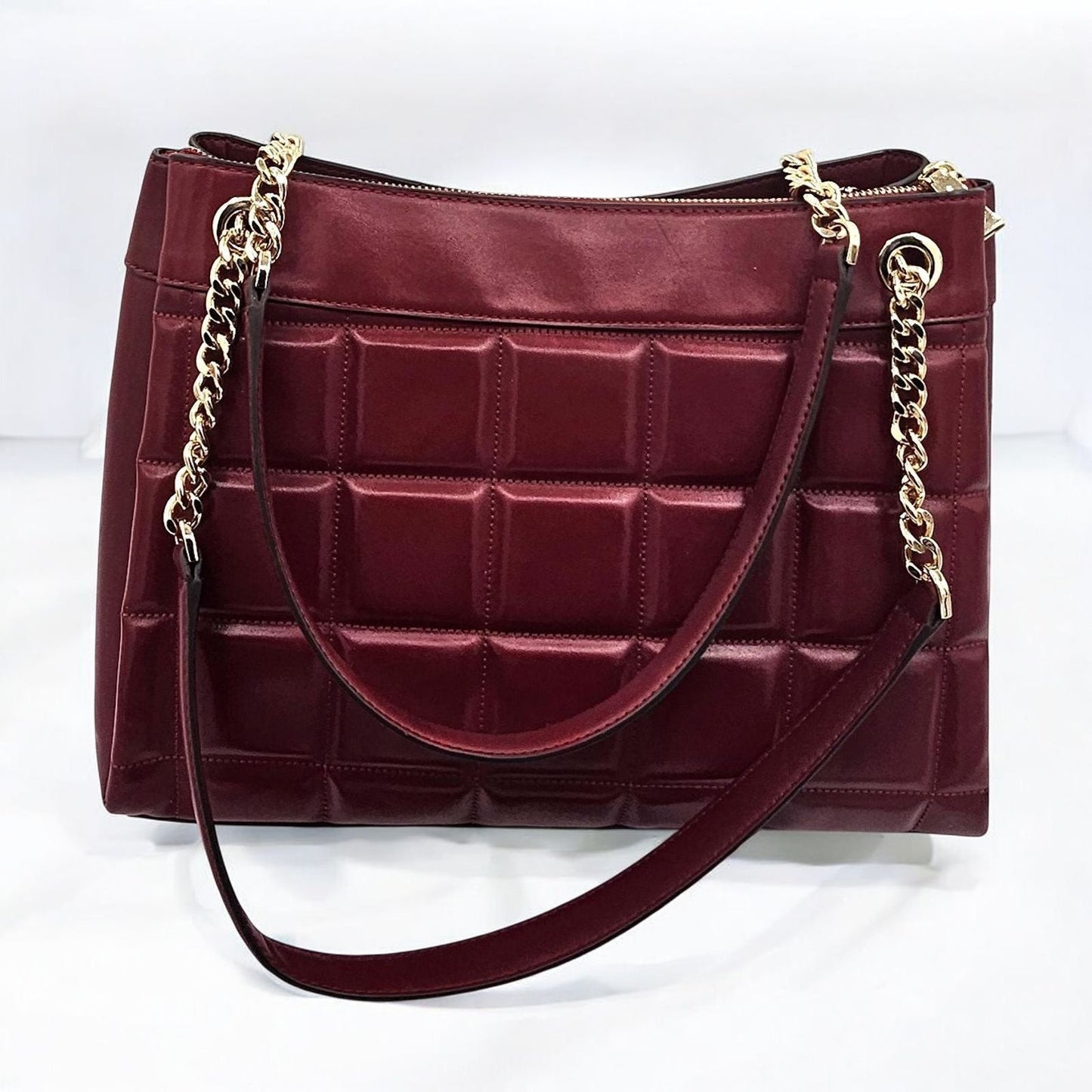 Quilted Shoulder Handbag with Gold Chain Strap