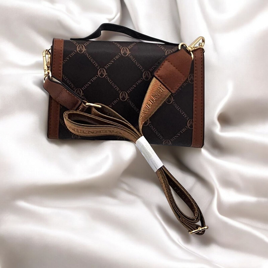 Chic & Handbag - Italian Flair Included