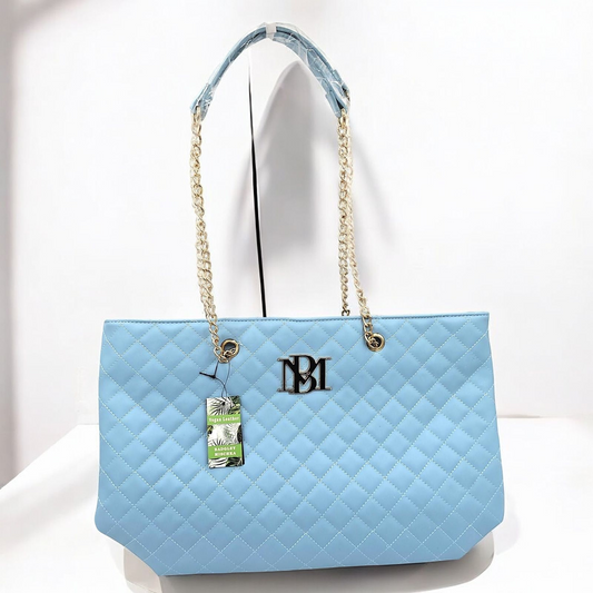 Chic Quilted Handbag with Gold Chain Straps