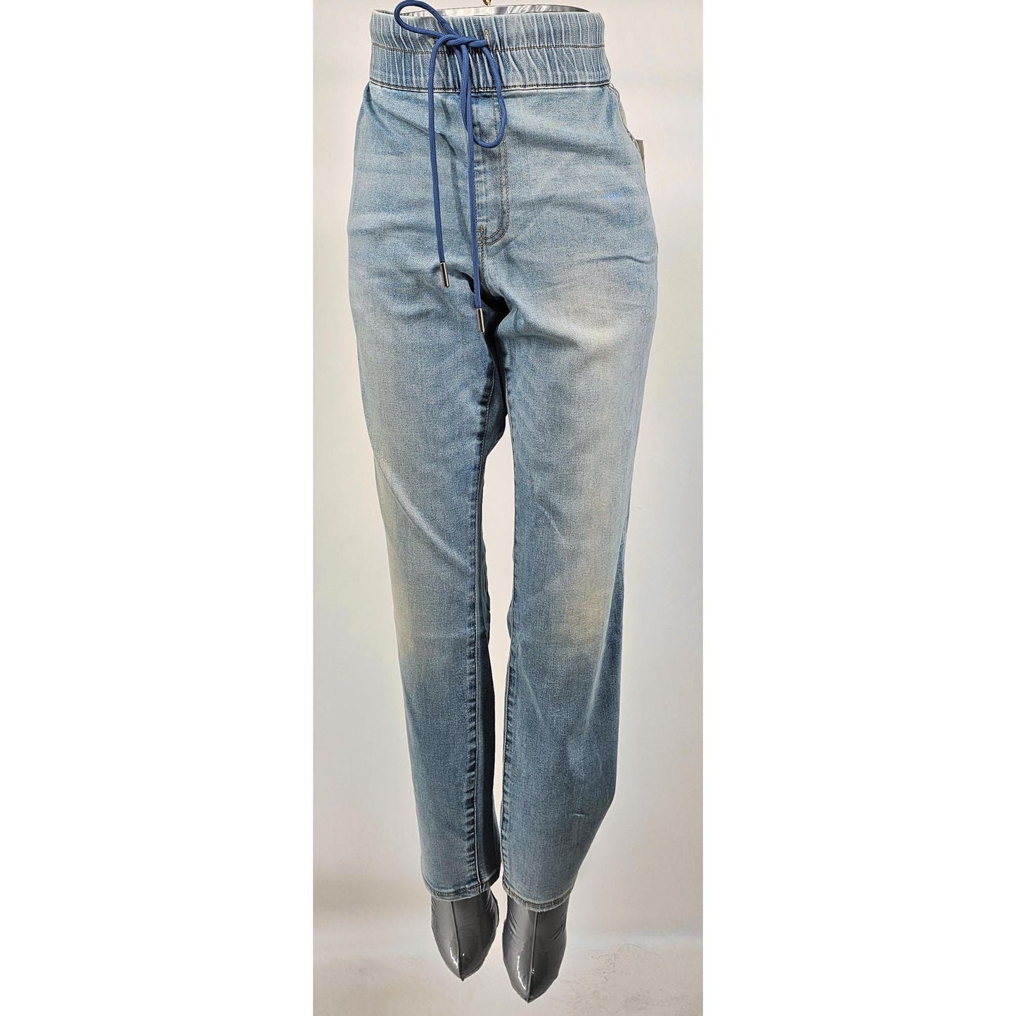 Light Wash Distress Straight Leg - Your New Lazy Day Bestie