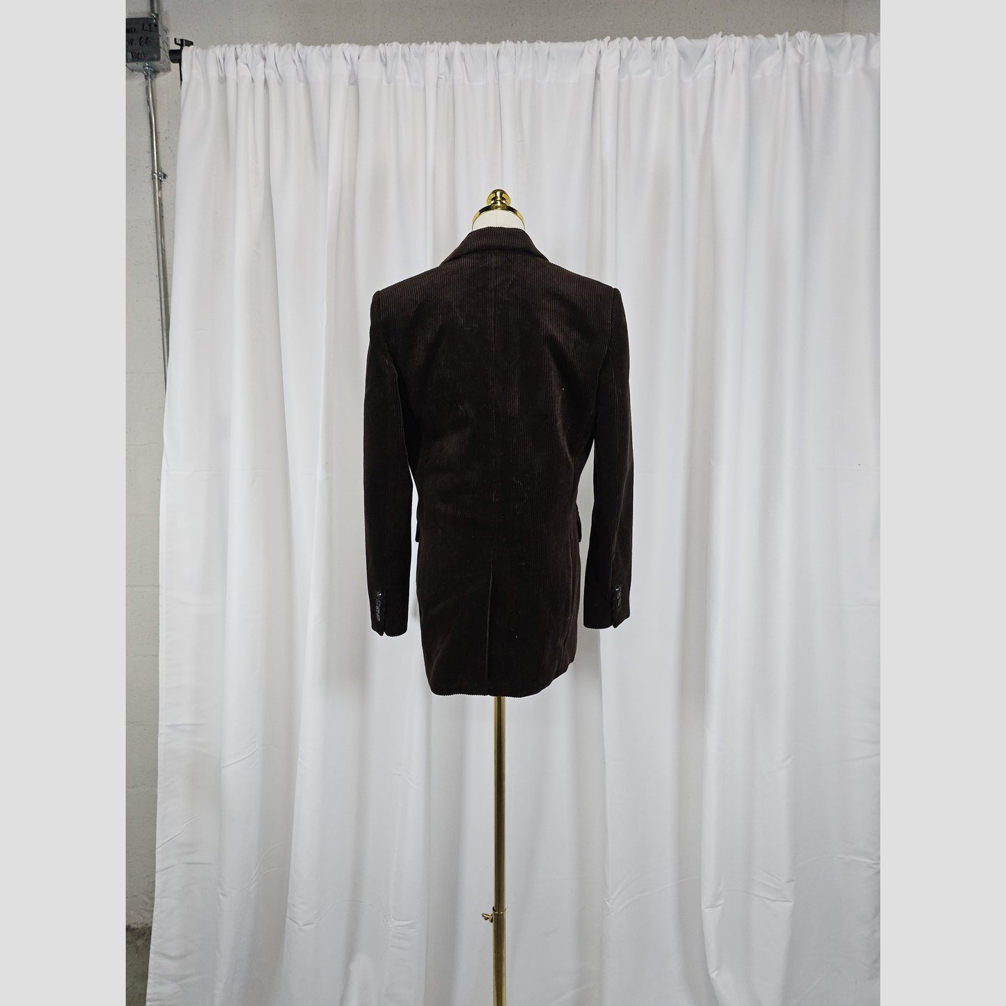 Chic Chocolate Velvet Blazer: Class Meets Cozy!
