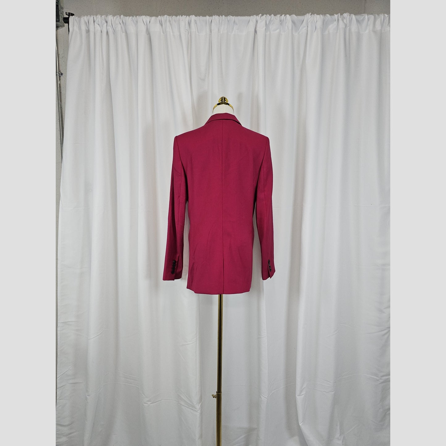Fuchsia Power Blazer: Command Attention in Every Room!