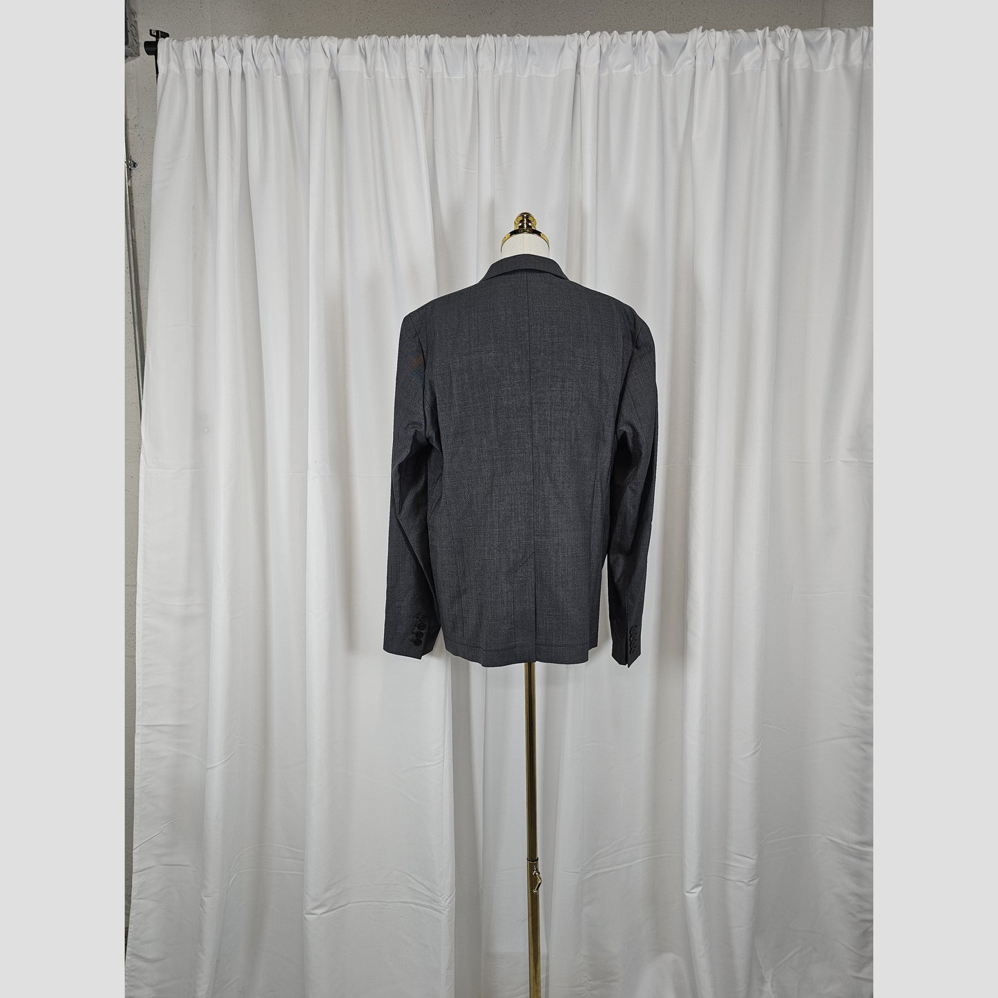 Dapper Dynamo: Classic Grey Blazer for Every Occasion