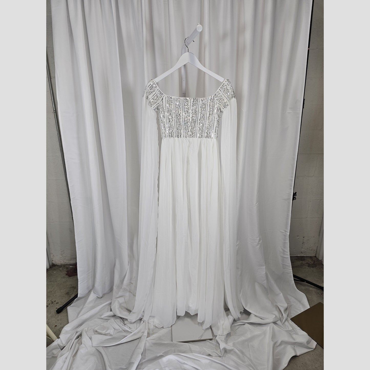 Enchanted Elegance: The Dreamy Maxi Dress