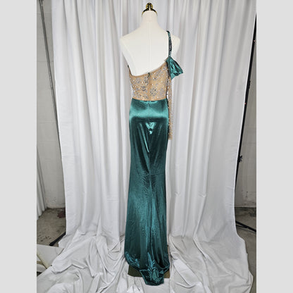 Glamour Unleashed: Sequined Emerald Dream Dress