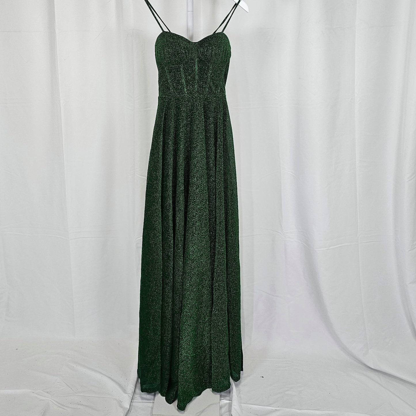 Shimmering Emerald Dream: The Dress that Dazzles!