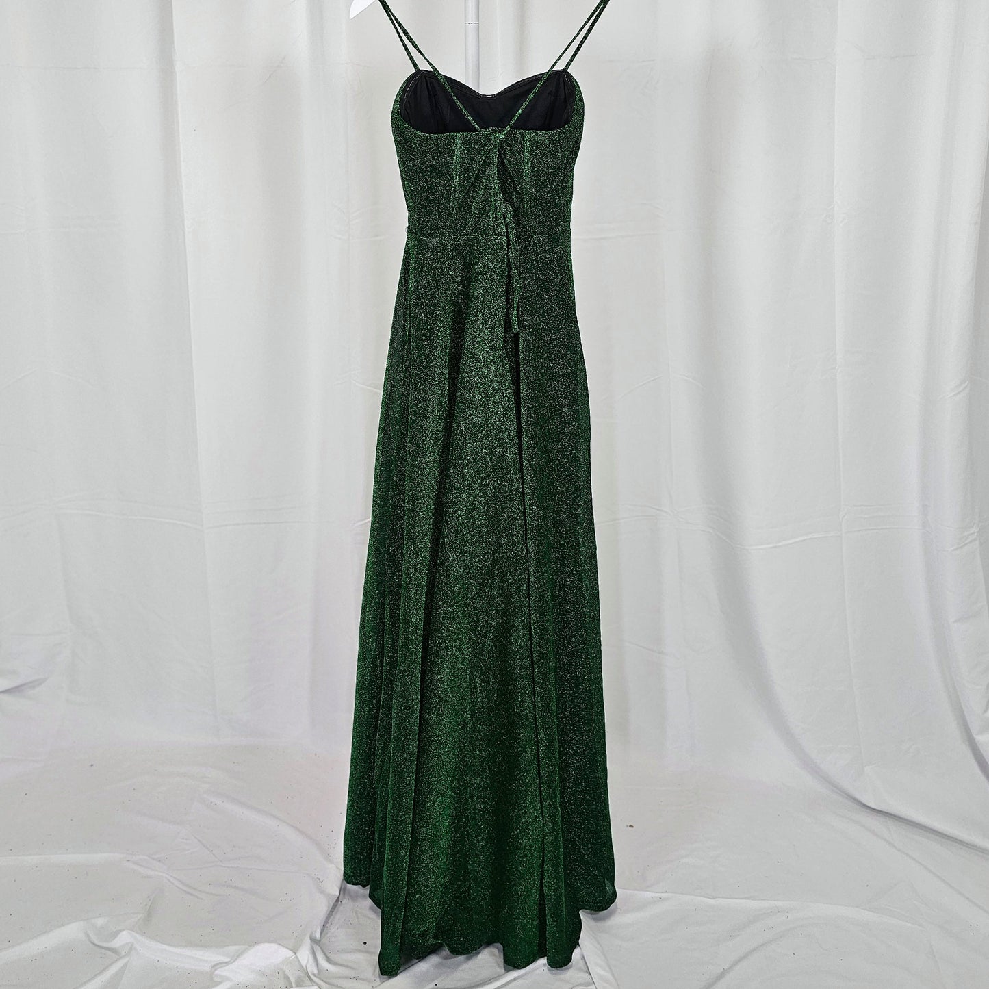 Shimmering Emerald Dream: The Dress that Dazzles!