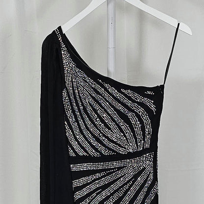 Glamour Wave: The One-Sleeved Stunner for Every Occasion