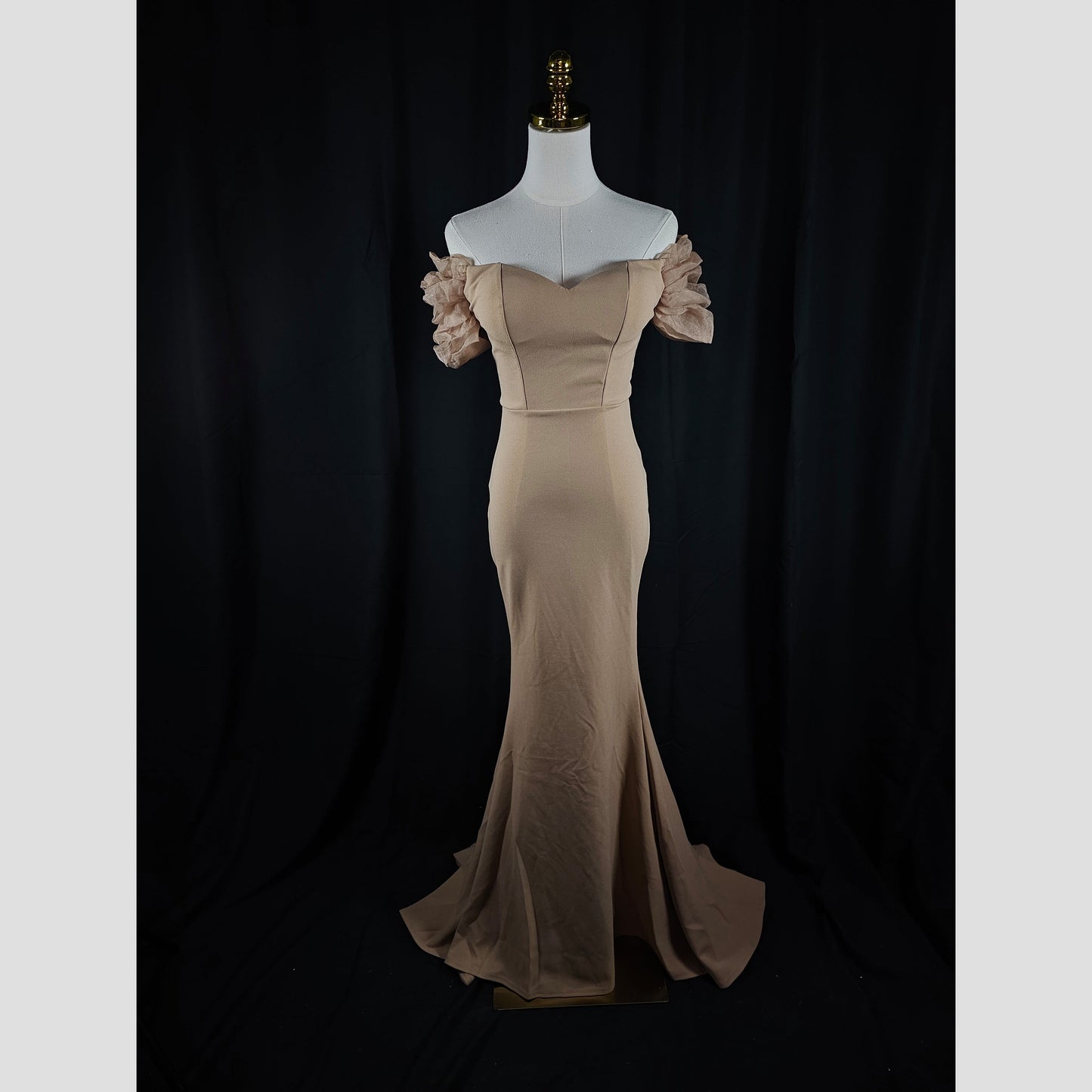 Chic Mirage: Flirty Off-Shoulder Goddess Gown