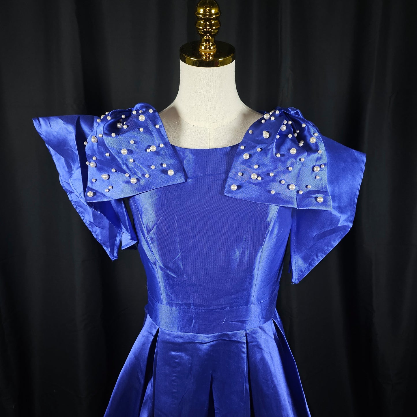 Royal Dynamics: Sapphire Ball Gown with Dramatic Flair