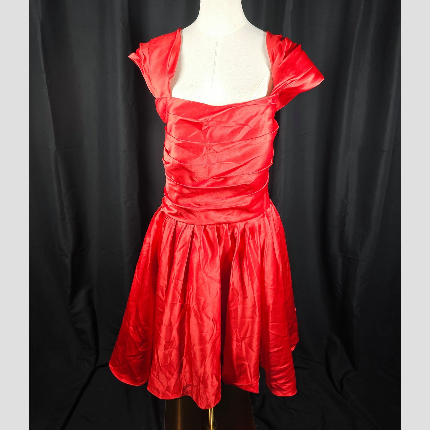 Sizzling Siren Satin Dress: Turn Heads and Hearts!