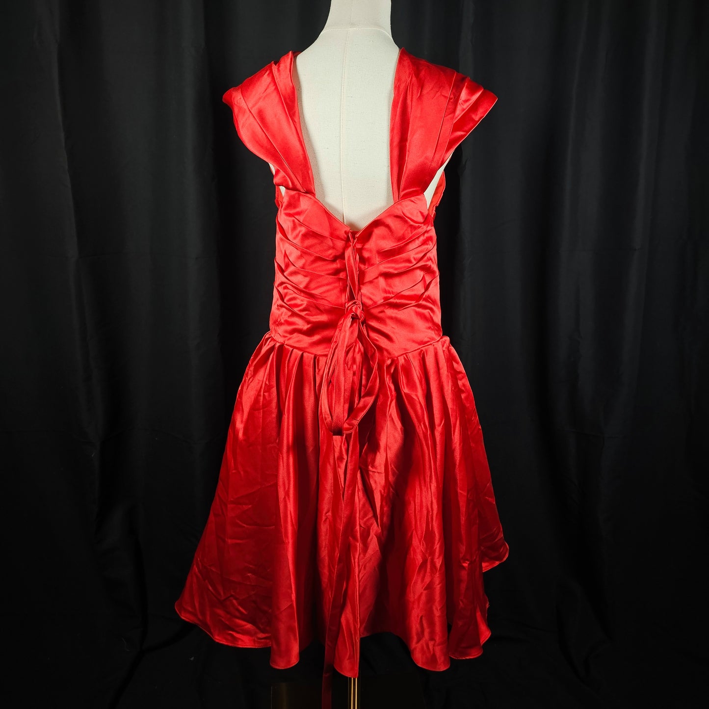 Sizzling Siren Satin Dress: Turn Heads and Hearts!