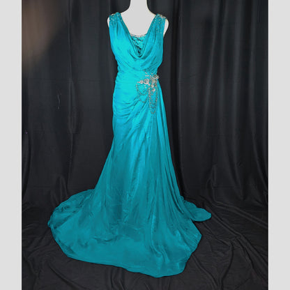 Teal Temptation: The Dress That Turns Heads & Hearts
