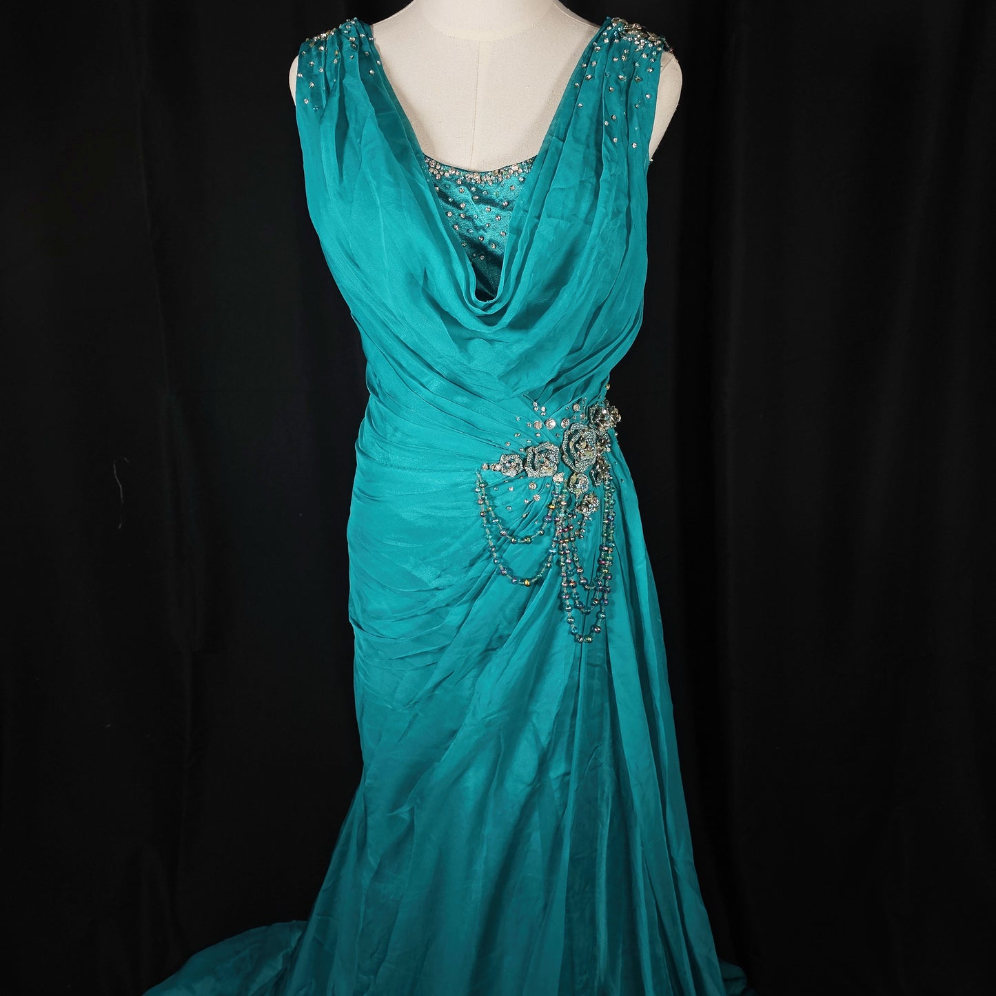 Teal Temptation: The Dress That Turns Heads & Hearts