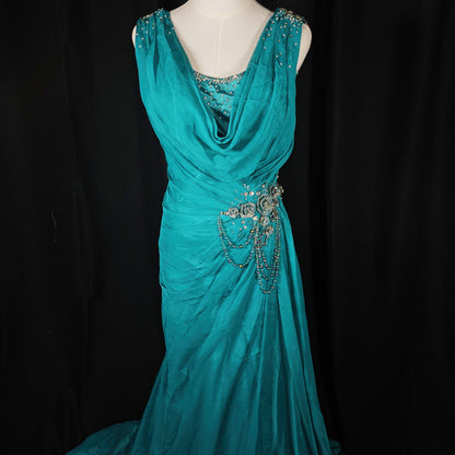 Teal Temptation: The Dress That Turns Heads & Hearts