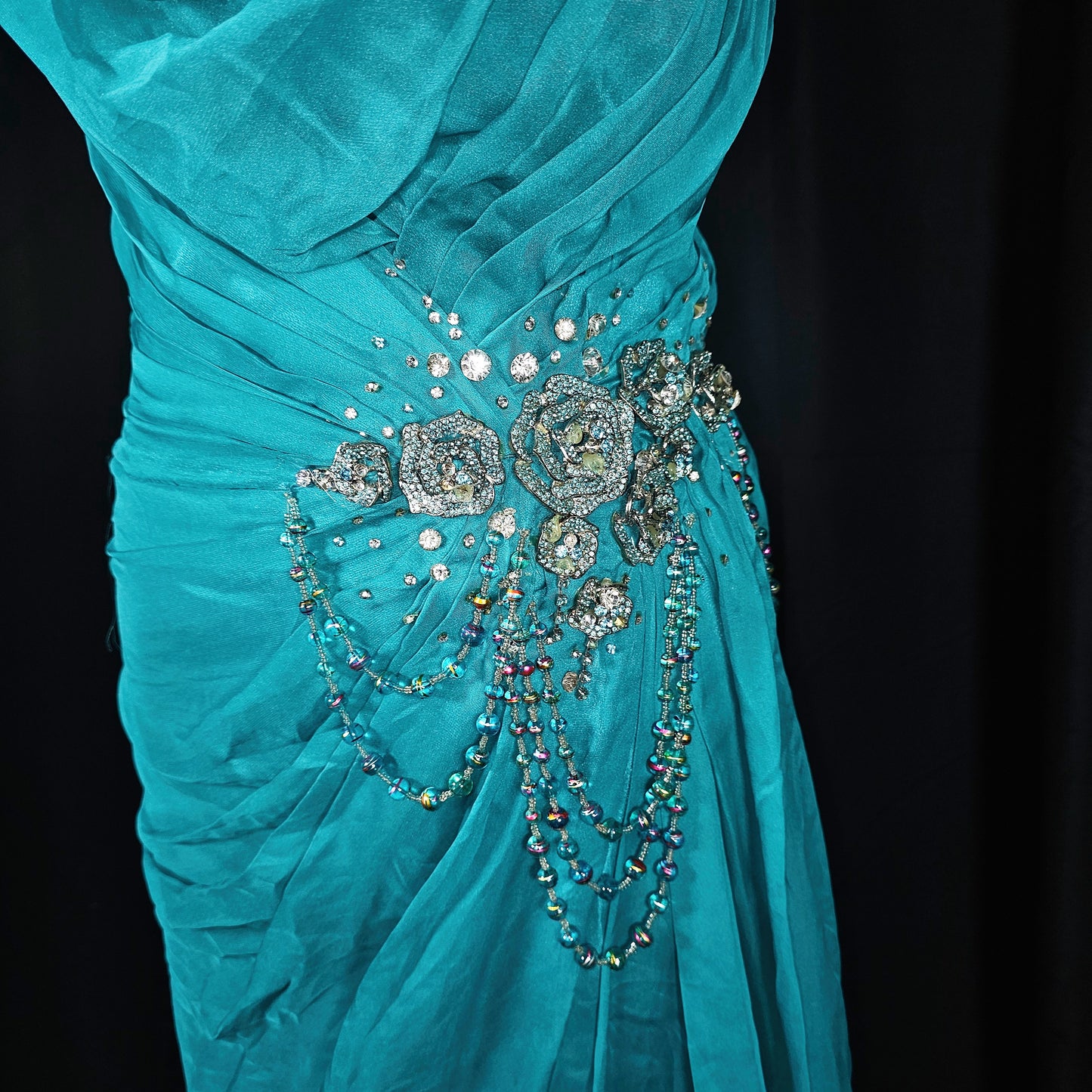 Teal Temptation: The Dress That Turns Heads & Hearts