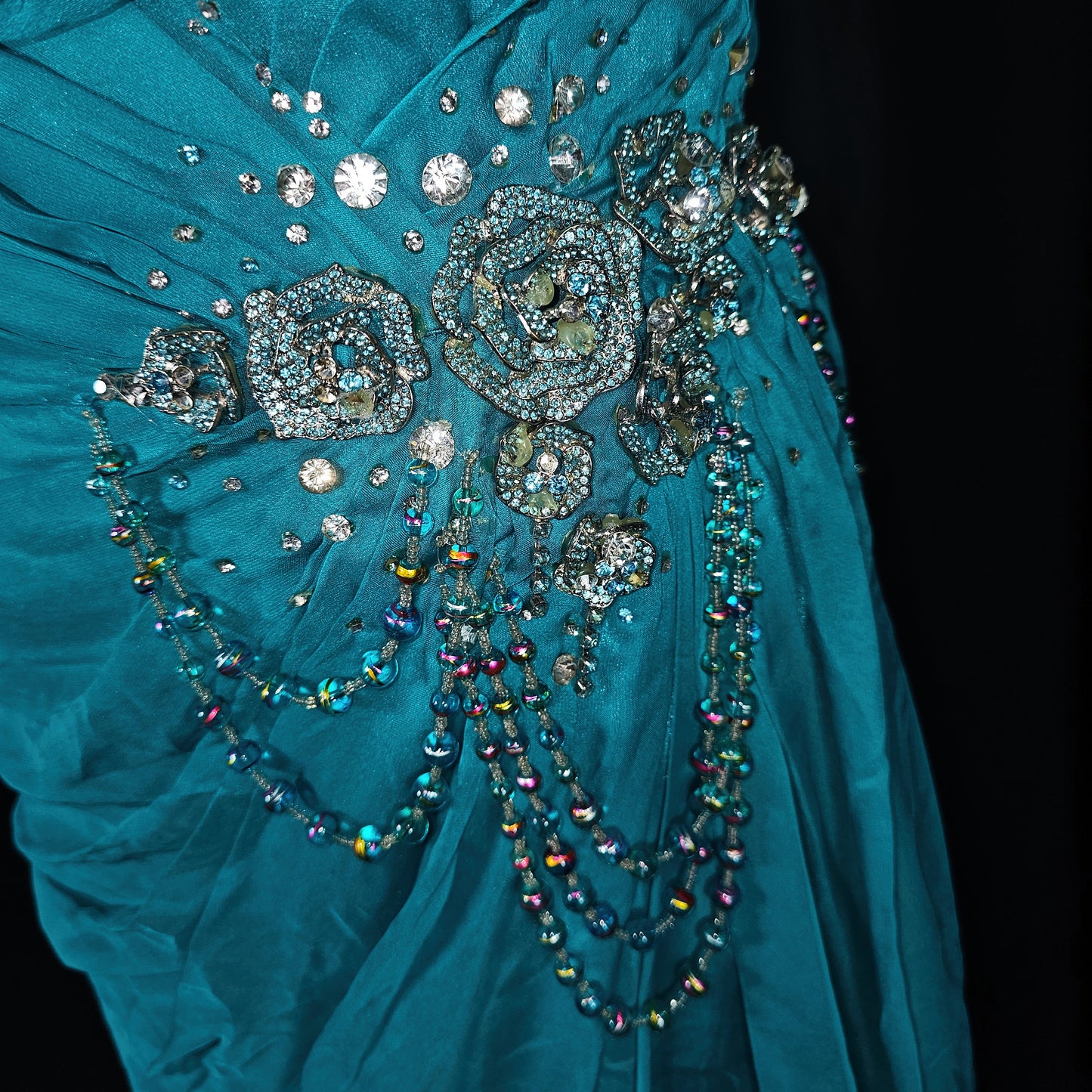 Teal Temptation: The Dress That Turns Heads & Hearts