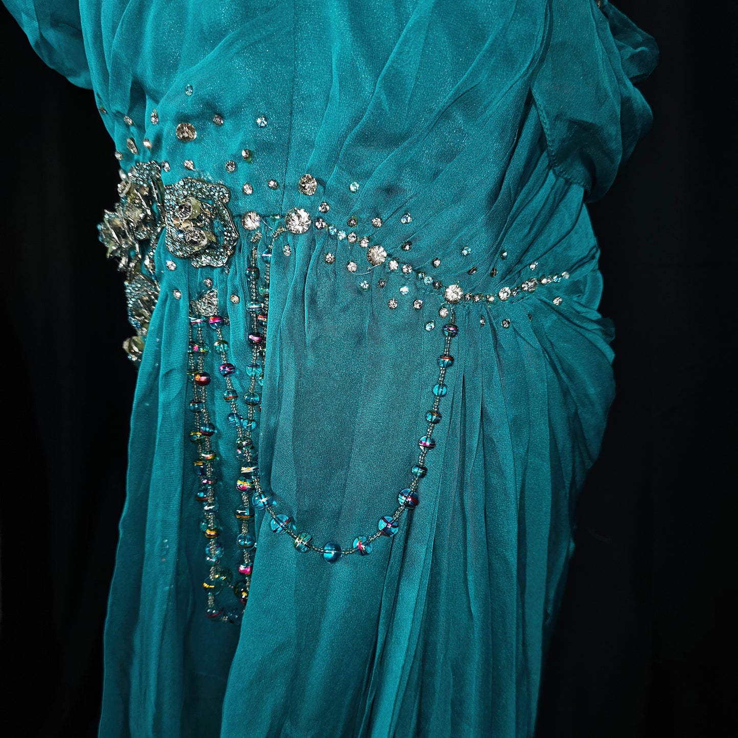 Teal Temptation: The Dress That Turns Heads & Hearts
