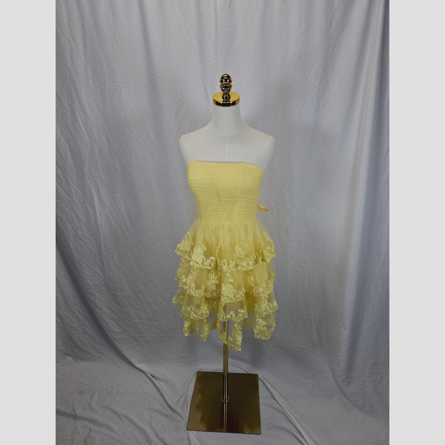 Yellow Ruffled Strapless Dress with Lace Trim for Summer Events