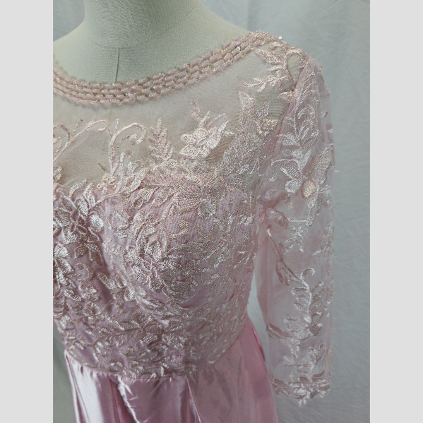 Elegant Pink Lace Long-Sleeve Gown for Special Occasions