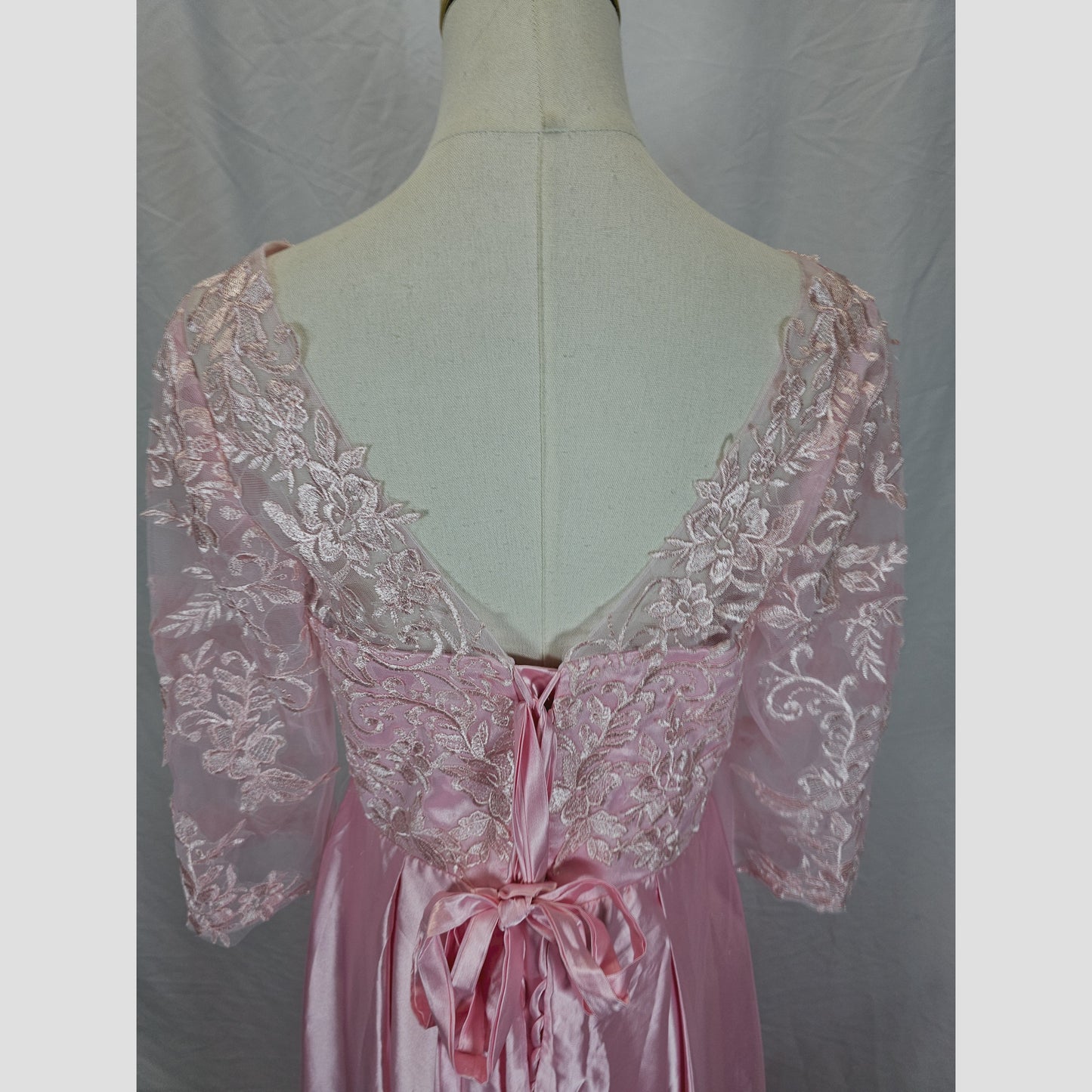 Elegant Pink Lace Long-Sleeve Gown for Special Occasions