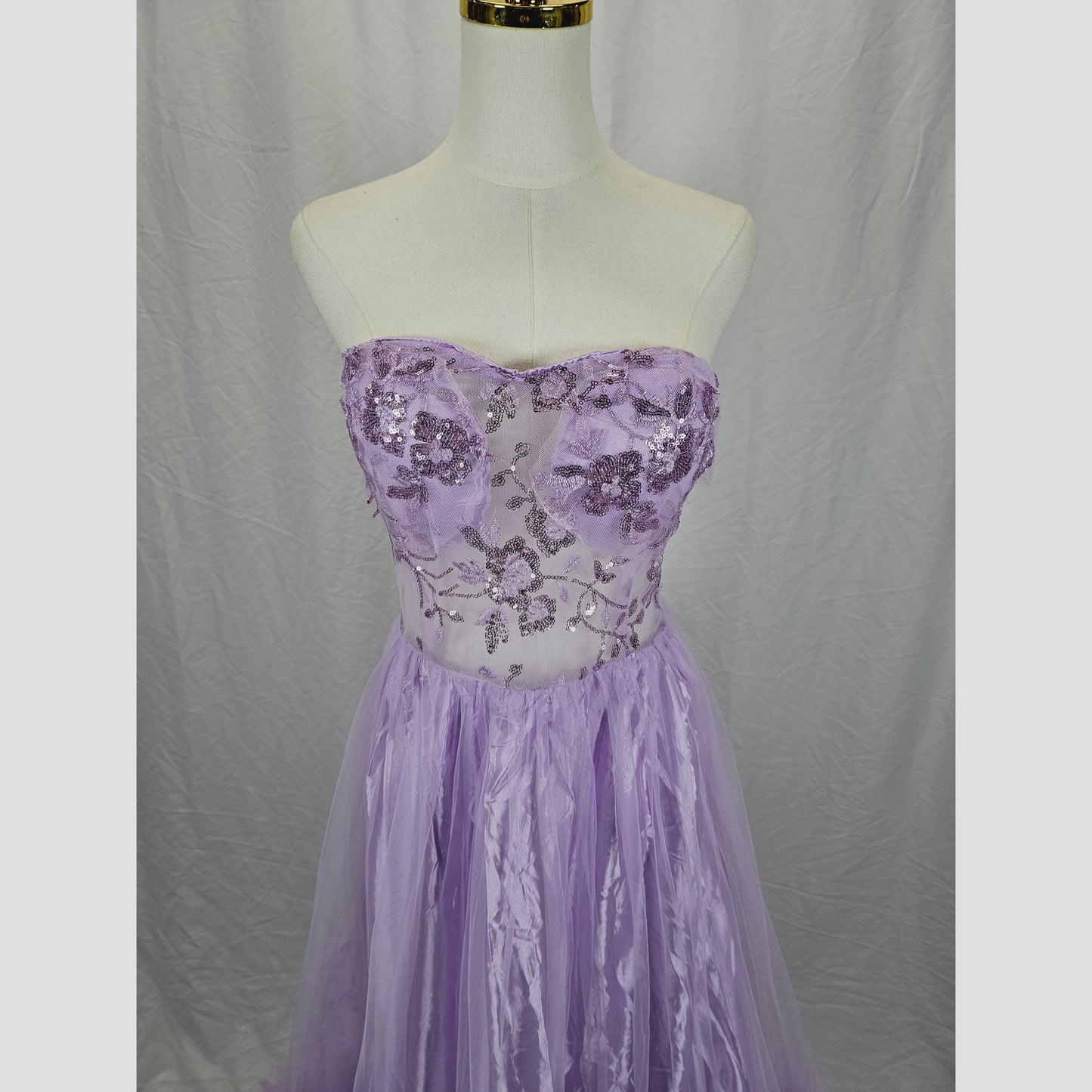 Elegant Lavender Strapless Tulle Evening Gown for Formal Events