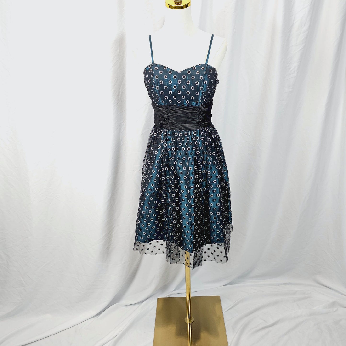 Dazzling Midnight Frock with Mesmerizing Mesh Magic