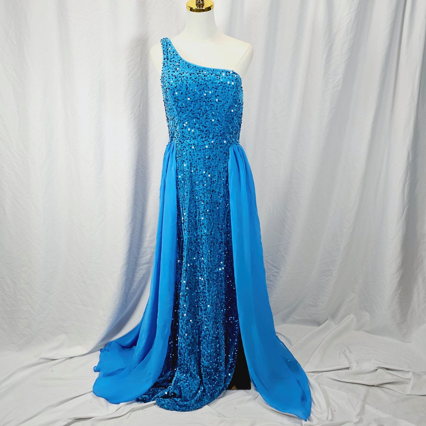Dazzling Oceanic Sequin Gown with Show-Stopping Flow