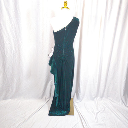 Emerald Velvet One-Shoulder Gown for Dramatic Entrances
