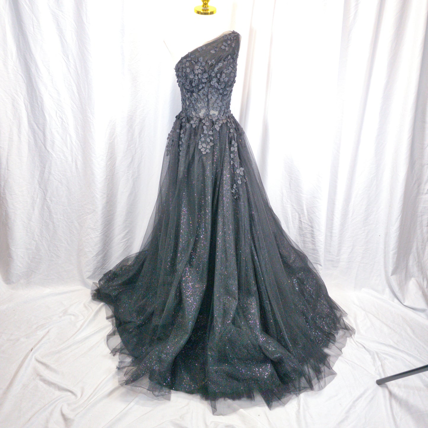 Midnight Black One-Shoulder Gown for Gala Nights