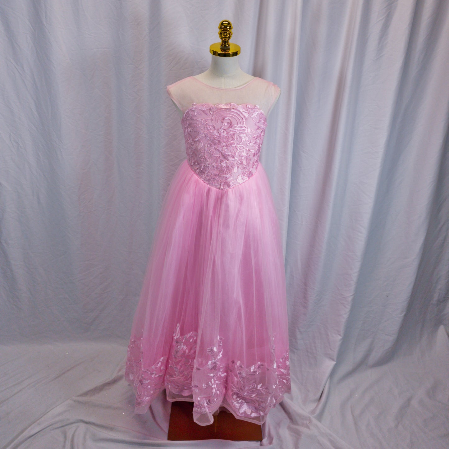Dazzling Pink Tulle Dress with Bold Bow for Enchanting Affairs