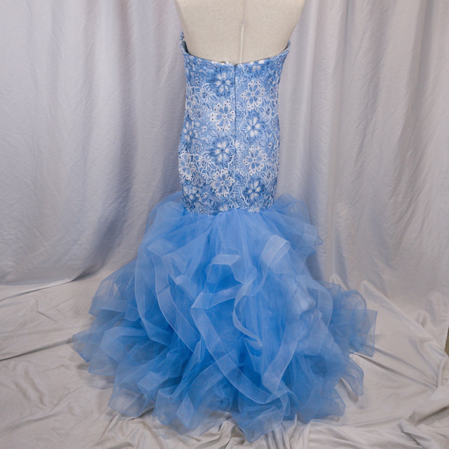 Sky-Blue Tulle & Lace Mermaid Gown for Show-Stopping Moments
