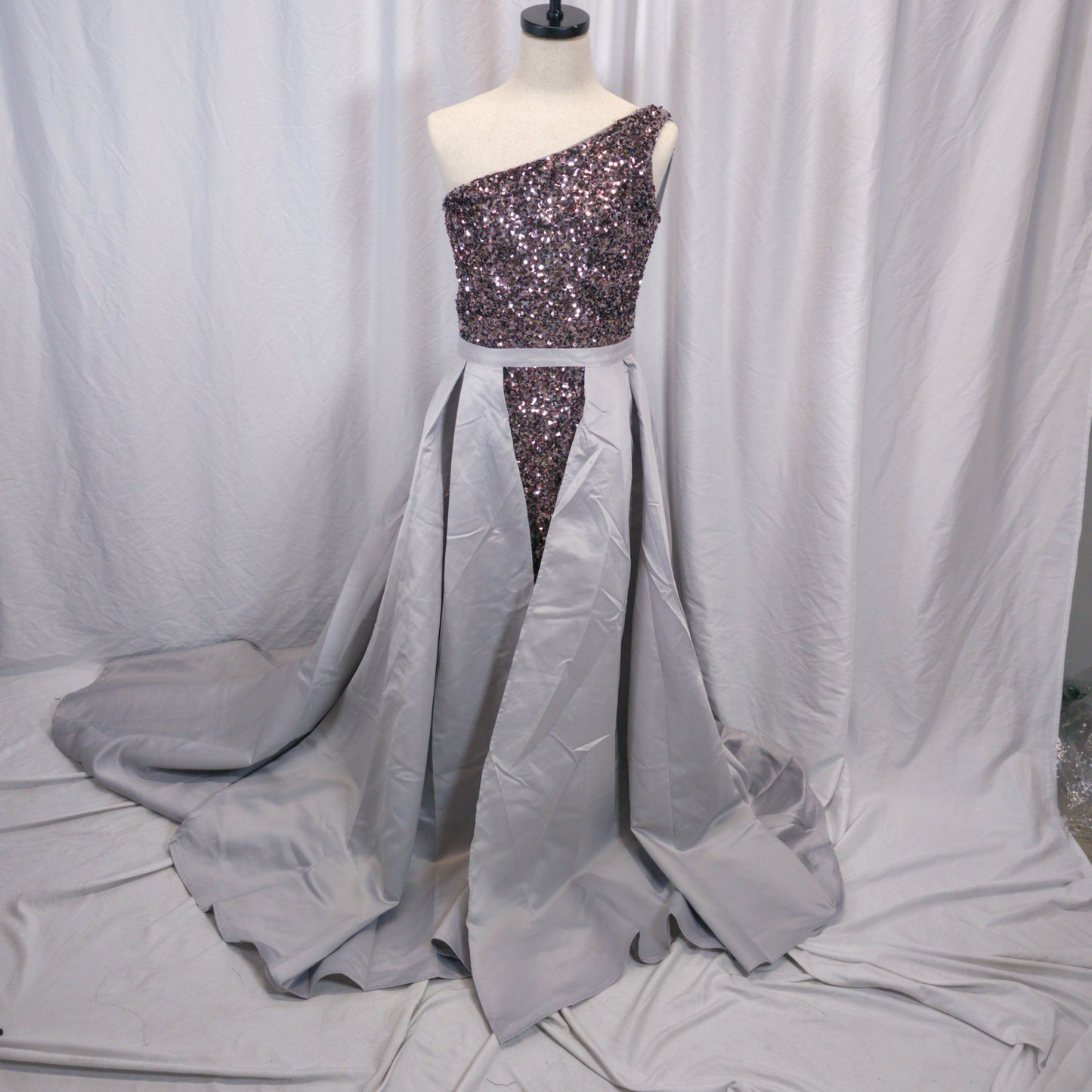 Dazzling One-Shoulder Sequined Gown for Show-Stopper Moments