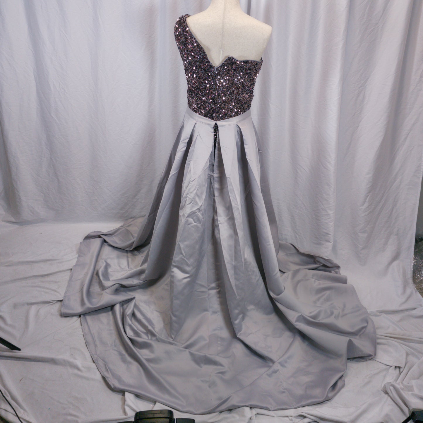 Dazzling One-Shoulder Sequined Gown for Show-Stopper Moments