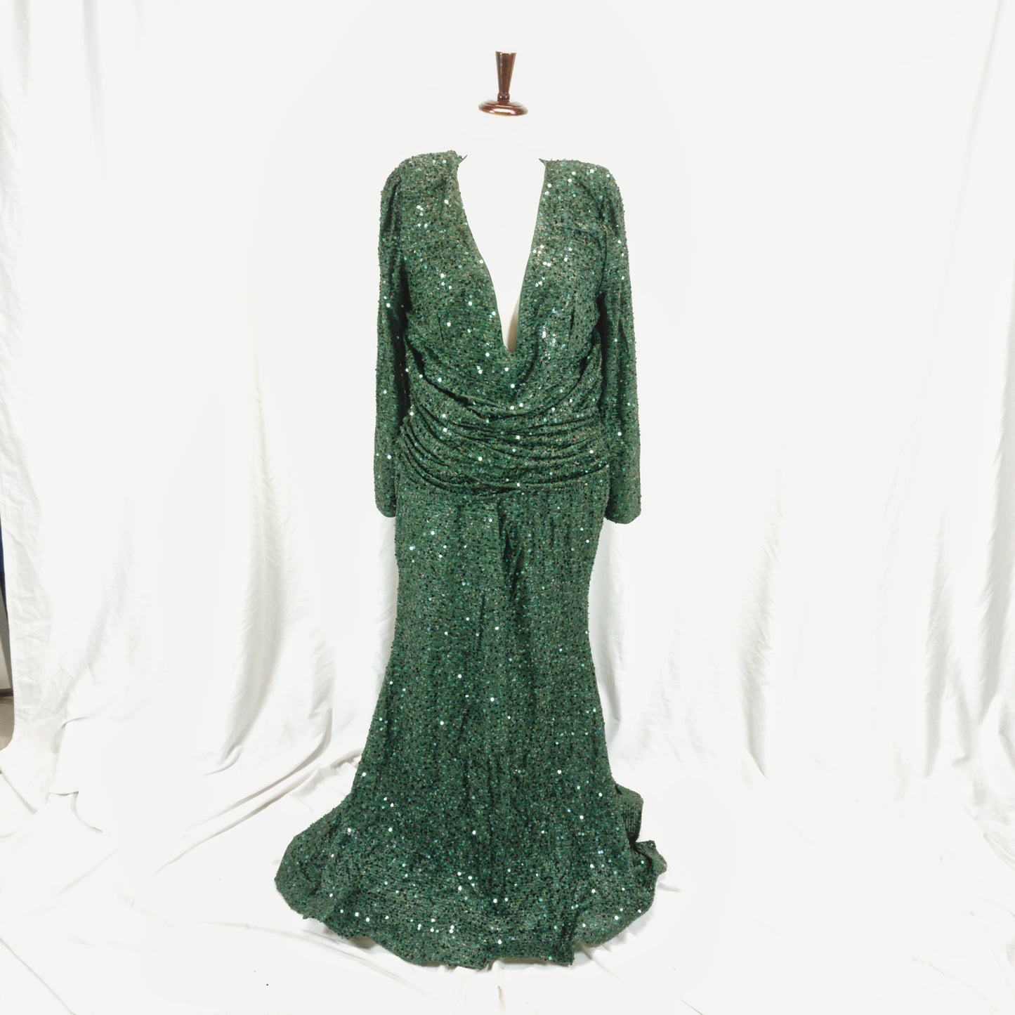 Emerald Sequined Gown for Unforgettable Nights