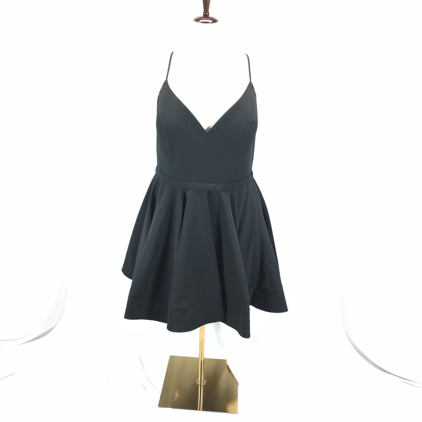 Vibrant Black Skater Dress: Effortlessly Chic Evening Wear
