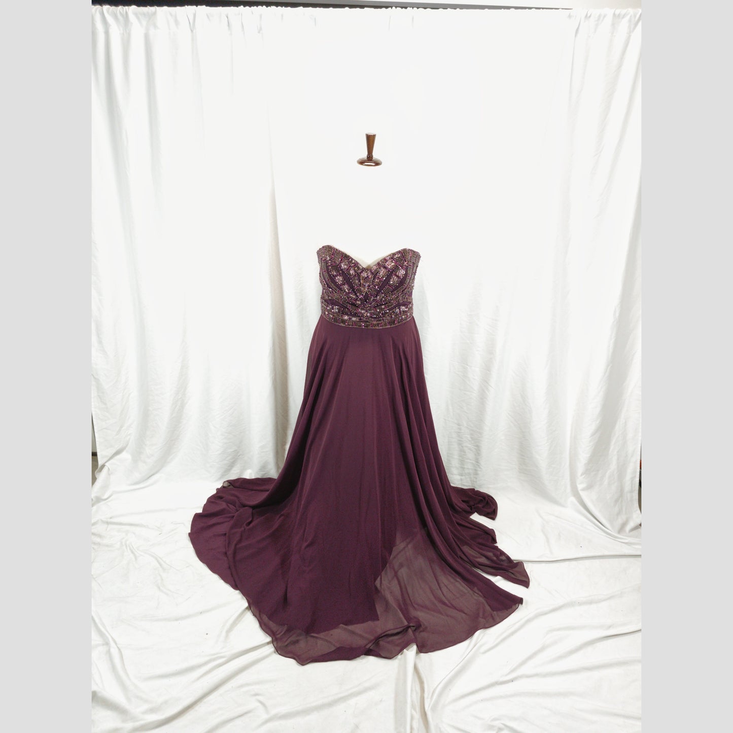 Show-Stopping Plum Sequin Gown: Unleash Your Inner Diva