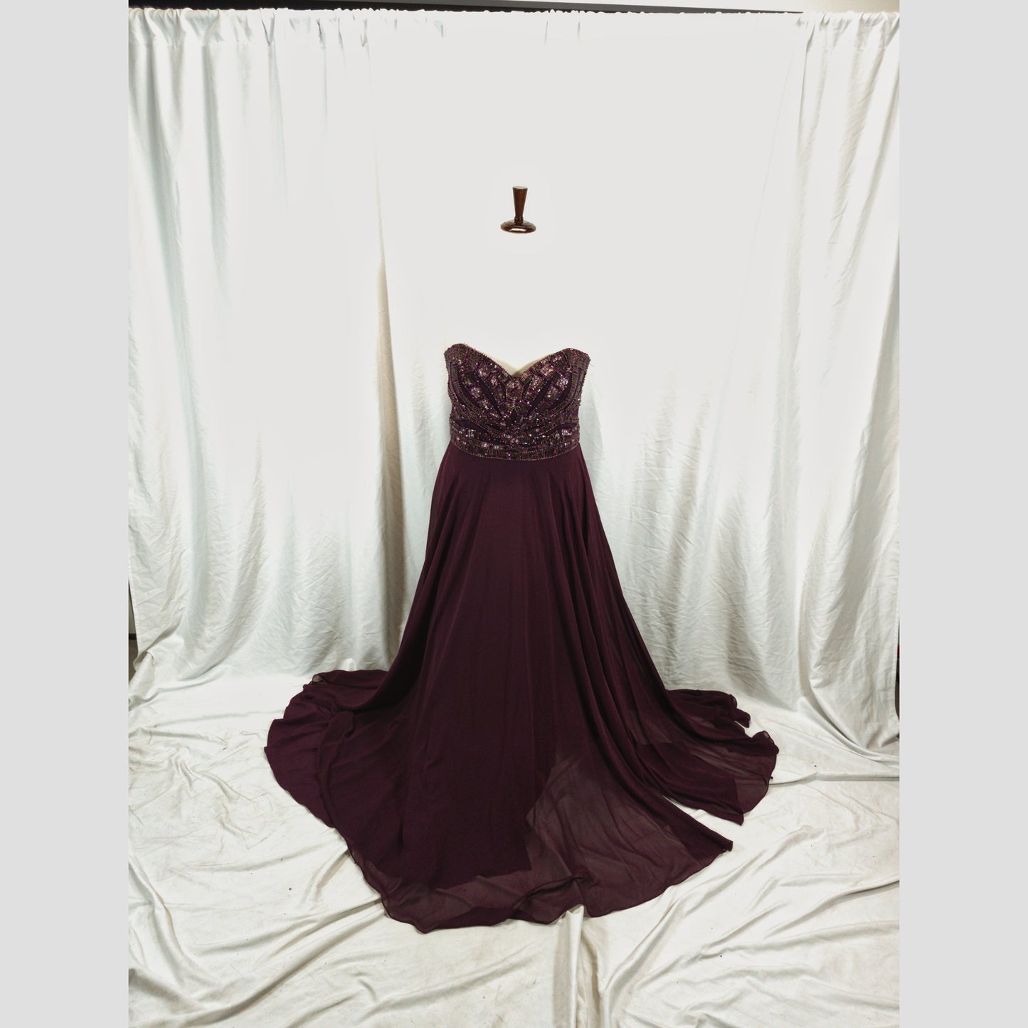 Show-Stopping Plum Sequin Gown: Unleash Your Inner Diva