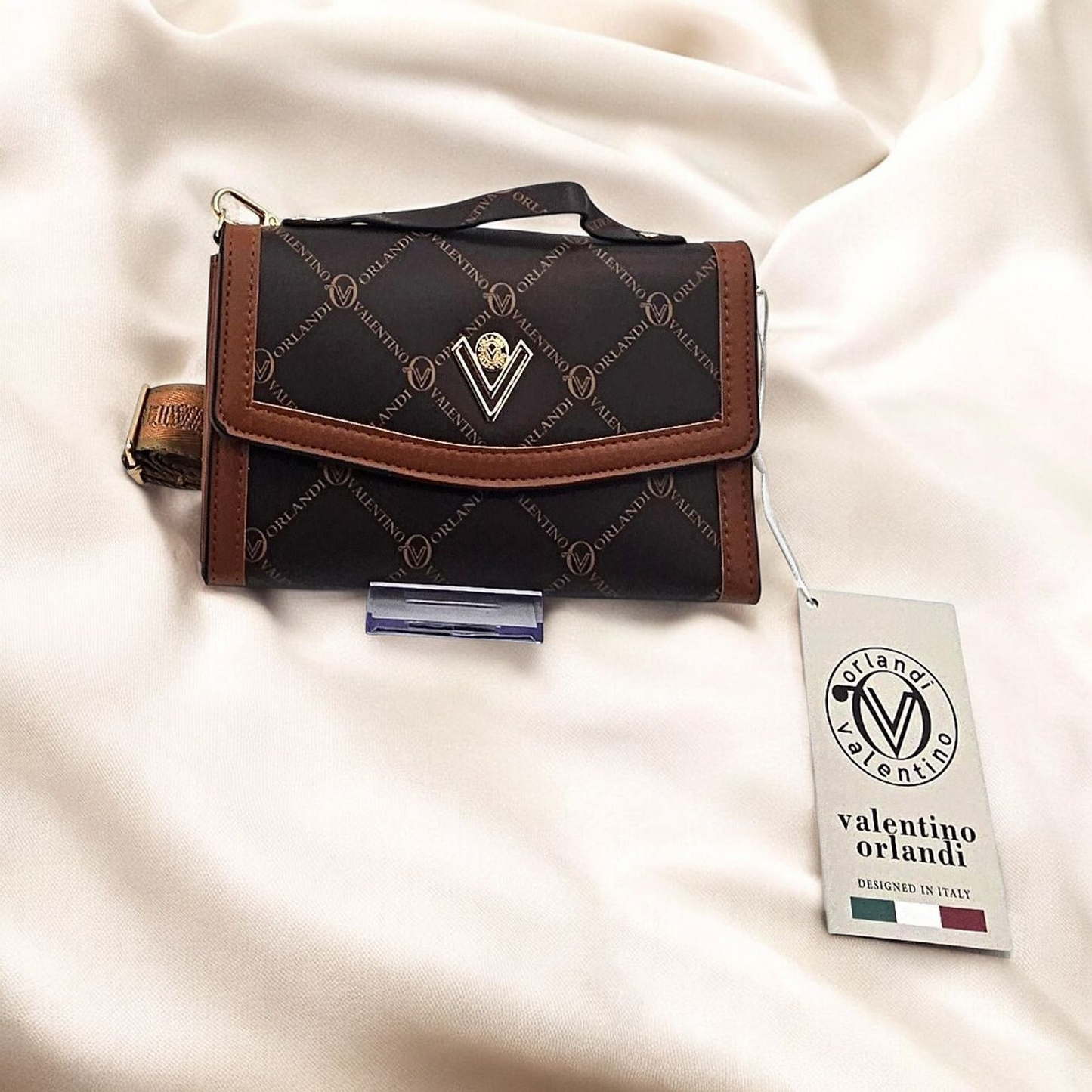Chic & Handbag - Italian Flair Included