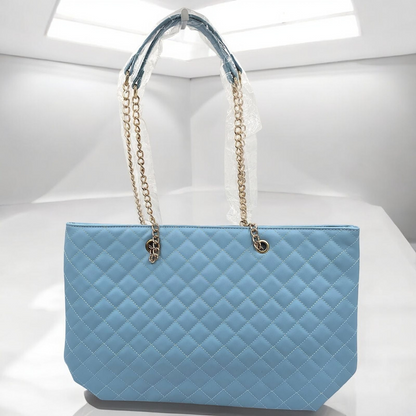 Chic Quilted Handbag with Gold Chain Straps