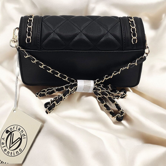 Elegant Quilted Crossbody Handbag with Gold Chain