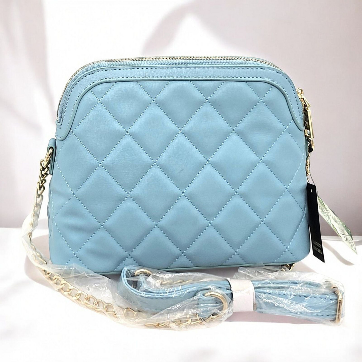 Elegant Quilted Crossbody Handbag with Gold Chain Strap