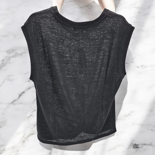 Chic Sleeveless T-shirt with Twist Knot Detail