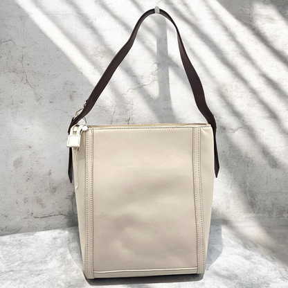 Chic & Shoulder Bag - Your New Favorite Arm Candy!