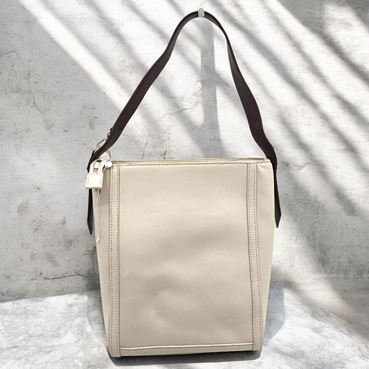 Chic & Shoulder Bag - Your New Favorite Arm Candy!